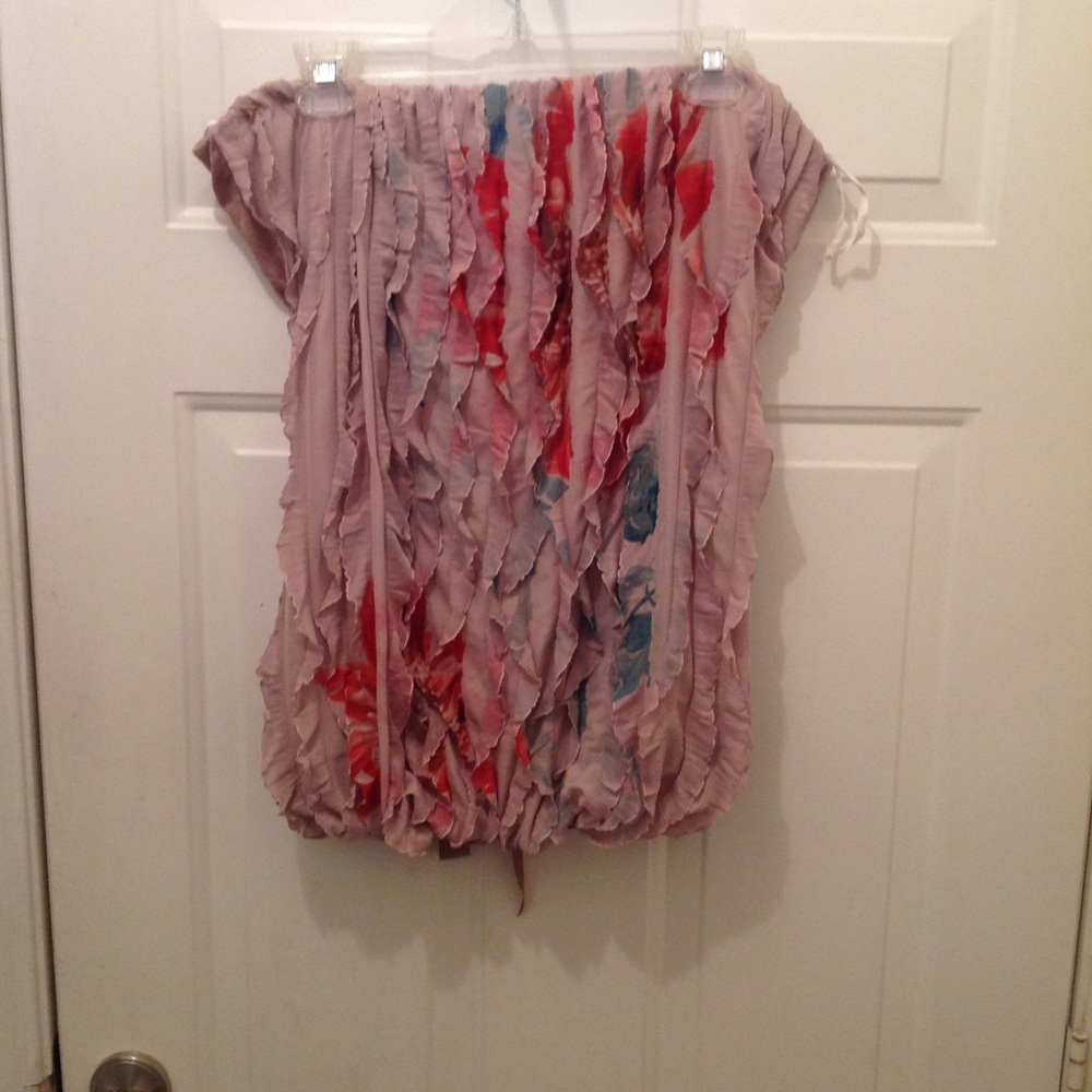 Ladies top by Minimi and size 2X shoulder less